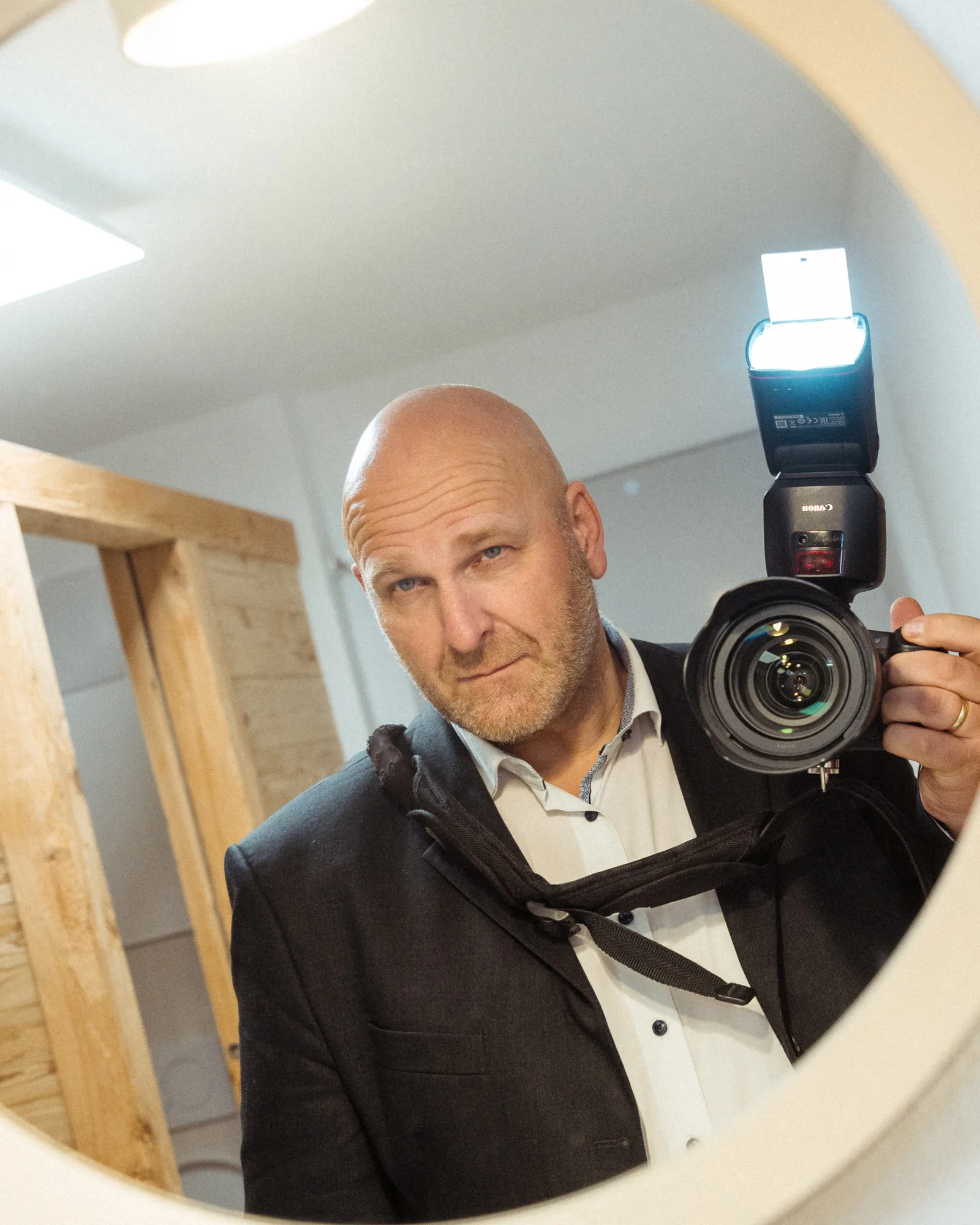 Reinhard Fürstberger mit Kamera – Hochzeitsfotograf aus Simbach am Inn